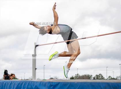 Thumbnail 1 in Dickinson C.L. Hanna Gator Relays photogallery.