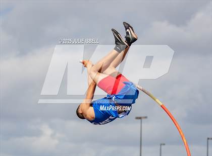 Thumbnail 3 in Dickinson C.L. Hanna Gator Relays photogallery.