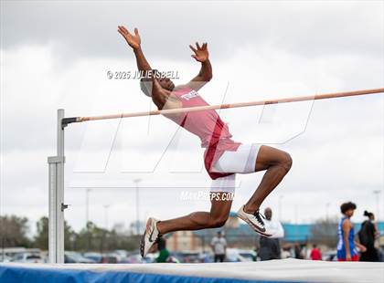 Thumbnail 1 in Dickinson C.L. Hanna Gator Relays photogallery.