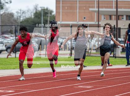 Thumbnail 3 in Dickinson C.L. Hanna Gator Relays photogallery.