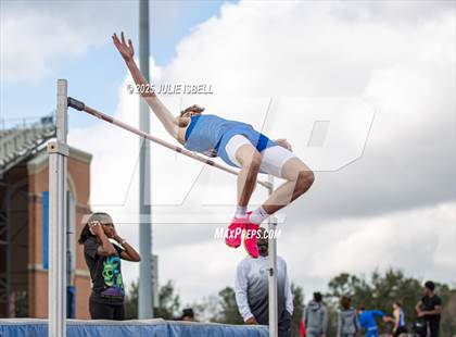 Thumbnail 1 in Dickinson C.L. Hanna Gator Relays photogallery.