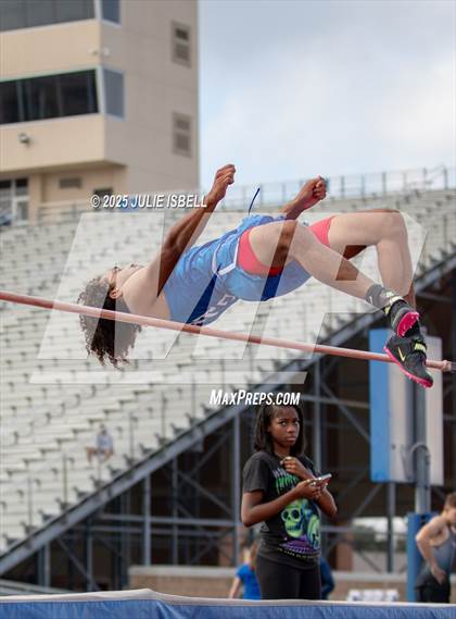 Thumbnail 2 in Dickinson C.L. Hanna Gator Relays photogallery.