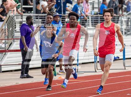 Thumbnail 2 in Dickinson C.L. Hanna Gator Relays photogallery.