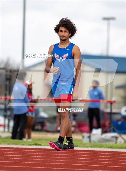 Thumbnail 1 in Dickinson C.L. Hanna Gator Relays photogallery.