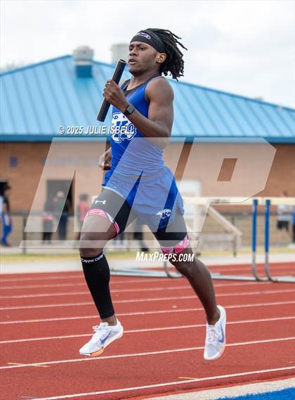 Thumbnail 2 in Dickinson C.L. Hanna Gator Relays photogallery.