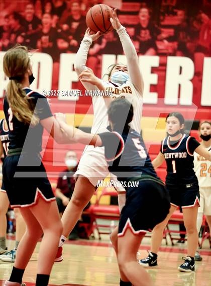 Thumbnail 3 in Brentwood School vs  Bishop Conaty-Loretto photogallery.