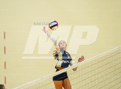 Thumbnail 1 in Floyd Central vs. Tri-West Hendricks photogallery.
