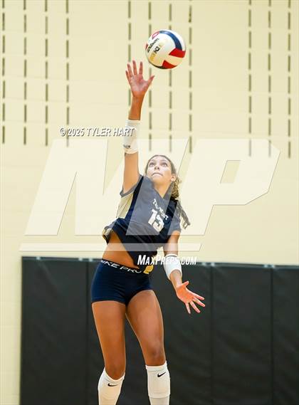 Thumbnail 2 in Floyd Central vs. Tri-West Hendricks photogallery.