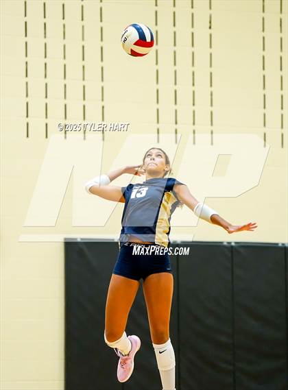 Thumbnail 3 in Floyd Central vs. Tri-West Hendricks photogallery.