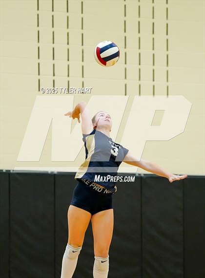 Thumbnail 3 in Floyd Central vs. Tri-West Hendricks photogallery.