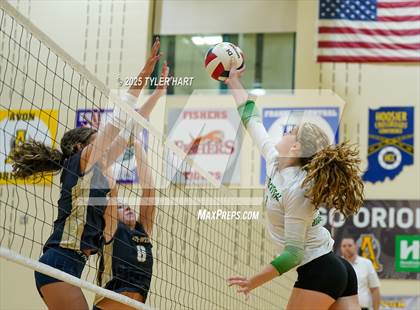 Thumbnail 3 in Floyd Central vs. Tri-West Hendricks photogallery.