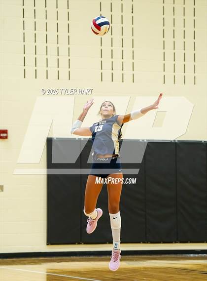 Thumbnail 3 in Floyd Central vs. Tri-West Hendricks photogallery.