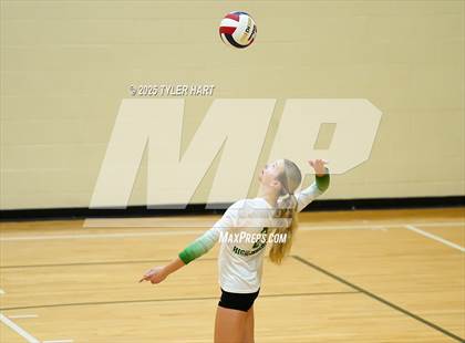 Thumbnail 2 in Floyd Central vs. Tri-West Hendricks photogallery.