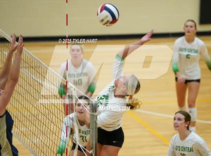 Thumbnail 3 in Floyd Central vs. Tri-West Hendricks photogallery.
