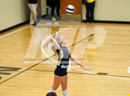 Thumbnail 3 in Floyd Central vs. Tri-West Hendricks photogallery.