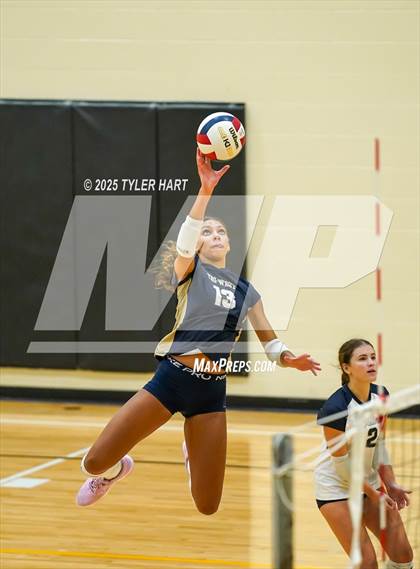 Thumbnail 3 in Floyd Central vs. Tri-West Hendricks photogallery.