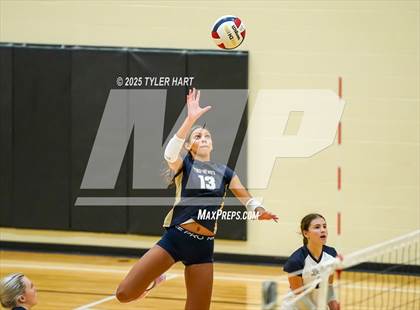 Thumbnail 2 in Floyd Central vs. Tri-West Hendricks photogallery.