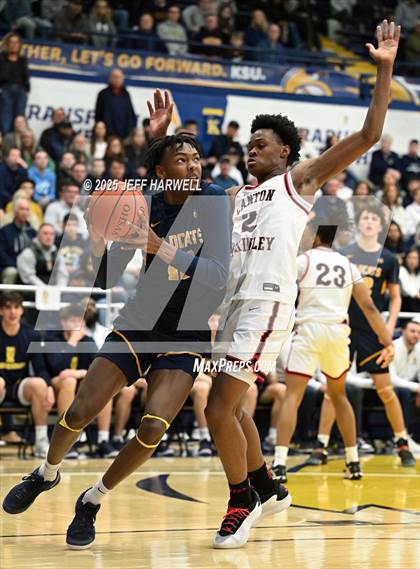 Thumbnail 3 in McKinley vs. St. Ignatius (OHSAA Division 1 Regional Final) photogallery.