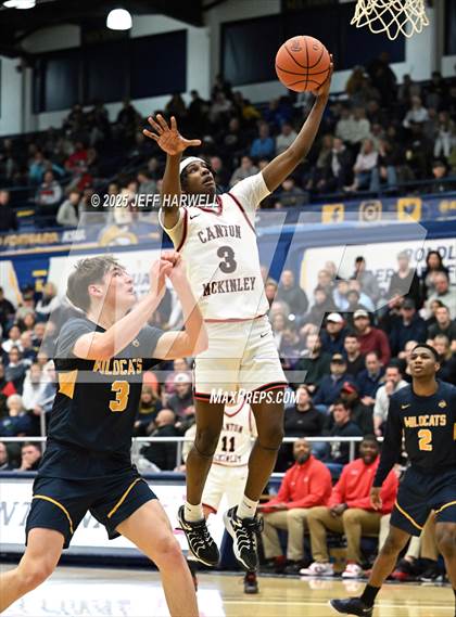 Thumbnail 1 in McKinley vs. St. Ignatius (OHSAA Division 1 Regional Final) photogallery.