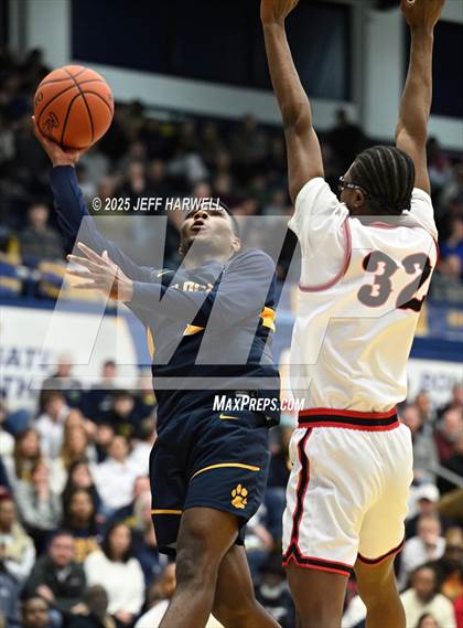 Thumbnail 2 in McKinley vs. St. Ignatius (OHSAA Division 1 Regional Final) photogallery.