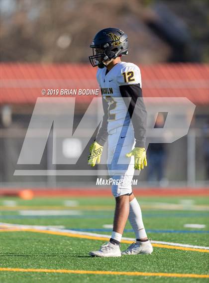 Thumbnail 2 in Lincoln vs Eastside Catholic (WIAA 3A Semifinal) photogallery.