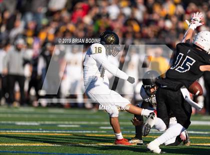 Thumbnail 3 in Lincoln vs Eastside Catholic (WIAA 3A Semifinal) photogallery.