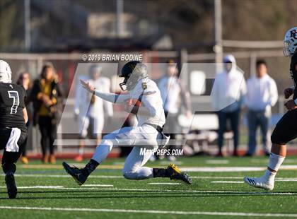 Thumbnail 3 in Lincoln vs Eastside Catholic (WIAA 3A Semifinal) photogallery.