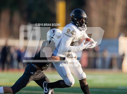 Thumbnail 3 in Lincoln vs Eastside Catholic (WIAA 3A Semifinal) photogallery.