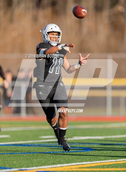 Thumbnail 2 in Lincoln vs Eastside Catholic (WIAA 3A Semifinal) photogallery.