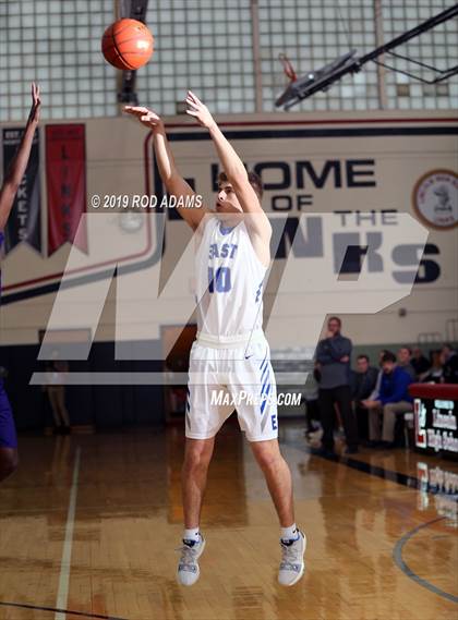 Thumbnail 3 in Grand Island vs. Lincoln East (Heartland Athletic Conference) photogallery.