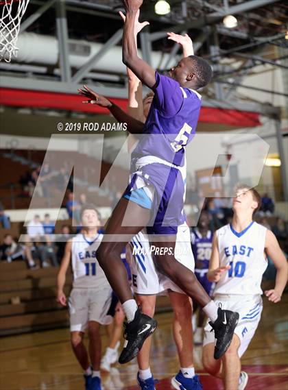 Thumbnail 1 in Grand Island vs. Lincoln East (Heartland Athletic Conference) photogallery.