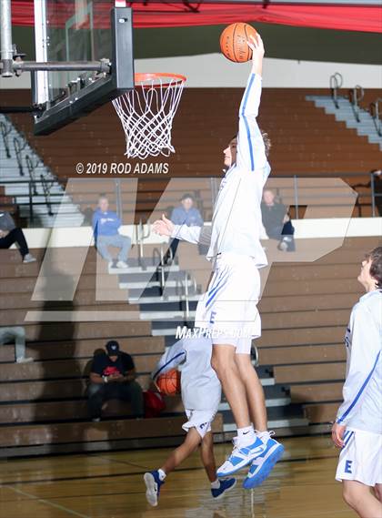 Thumbnail 1 in Grand Island vs. Lincoln East (Heartland Athletic Conference) photogallery.