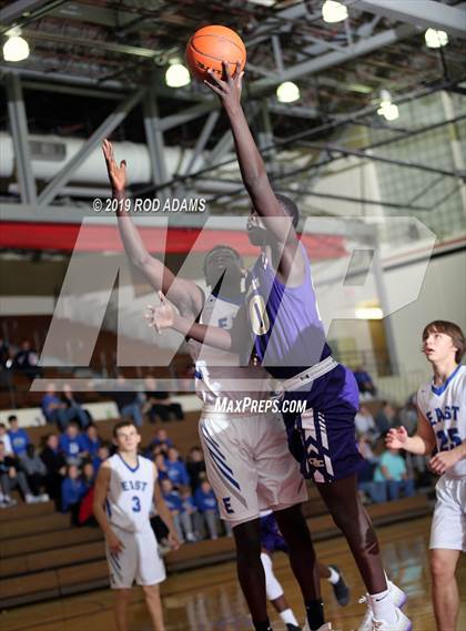 Thumbnail 2 in Grand Island vs. Lincoln East (Heartland Athletic Conference) photogallery.