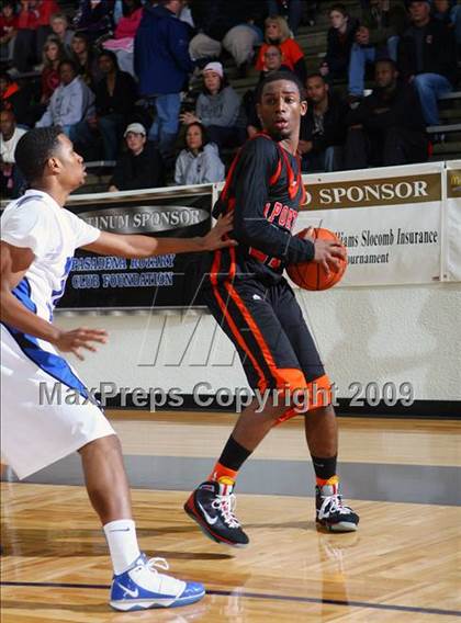 Thumbnail 2 in La Porte vs. North Crowley (McDonalds Texas Invitational) photogallery.