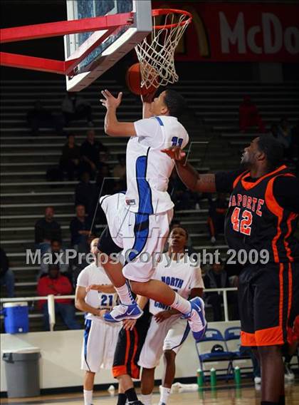Thumbnail 1 in La Porte vs. North Crowley (McDonalds Texas Invitational) photogallery.