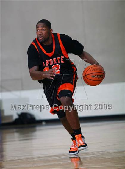 Thumbnail 1 in La Porte vs. North Crowley (McDonalds Texas Invitational) photogallery.