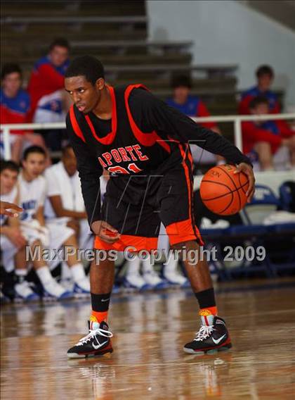Thumbnail 3 in La Porte vs. North Crowley (McDonalds Texas Invitational) photogallery.