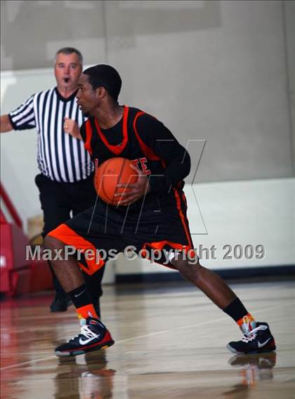 Thumbnail 2 in La Porte vs. North Crowley (McDonalds Texas Invitational) photogallery.