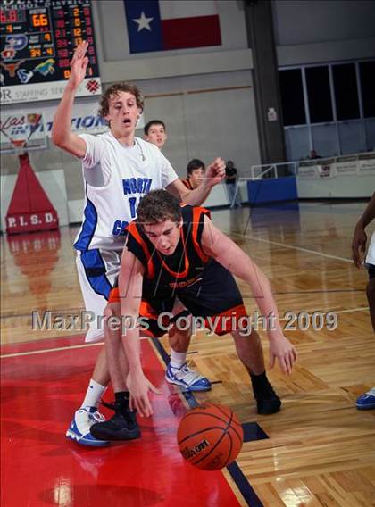 Thumbnail 2 in La Porte vs. North Crowley (McDonalds Texas Invitational) photogallery.