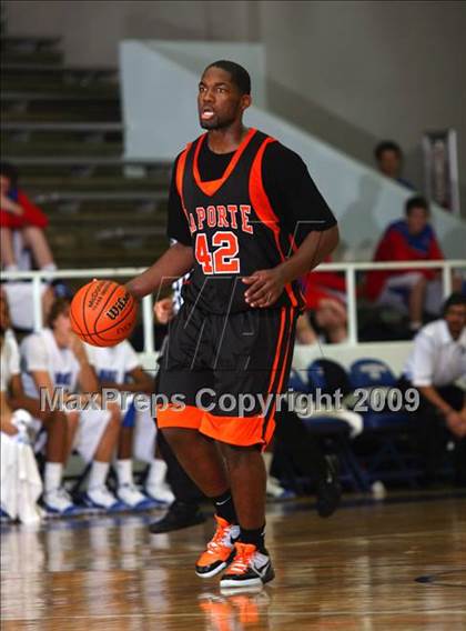 Thumbnail 2 in La Porte vs. North Crowley (McDonalds Texas Invitational) photogallery.