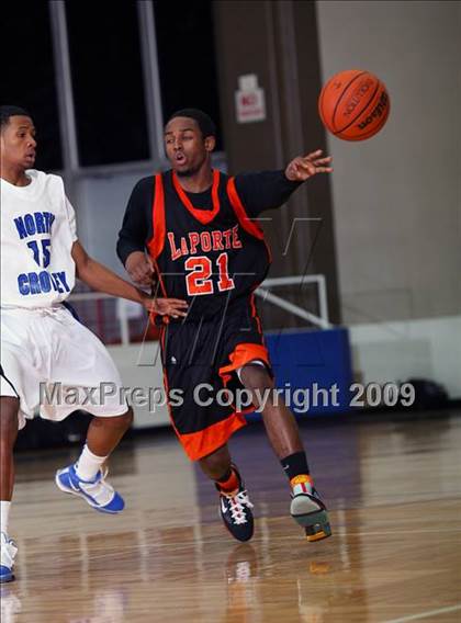 Thumbnail 1 in La Porte vs. North Crowley (McDonalds Texas Invitational) photogallery.