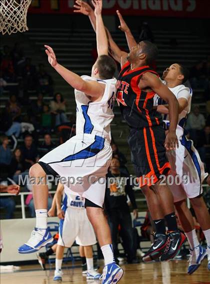 Thumbnail 3 in La Porte vs. North Crowley (McDonalds Texas Invitational) photogallery.