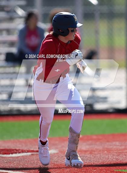 Thumbnail 1 in McEwen vs Jo Byrns photogallery.