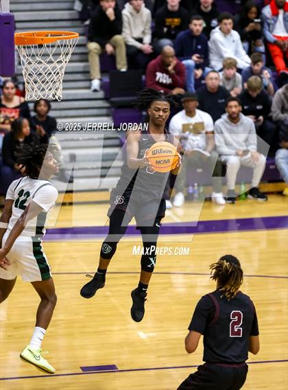 Thumbnail 1 in St. Anne's-Belfield vs Greenfield (John Wall Holiday Invitational) photogallery.