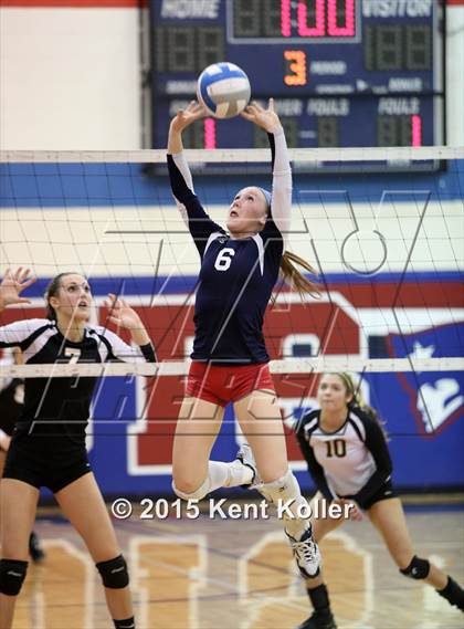 Thumbnail 2 in Sterling Heights Stevenson vs. Grosse Pointe North (MHSAA Class A Regional Final) photogallery.