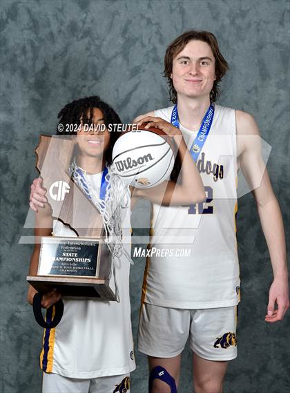 Thumbnail 3 in Oakland Tech (CIF State D2 Awards) photogallery.