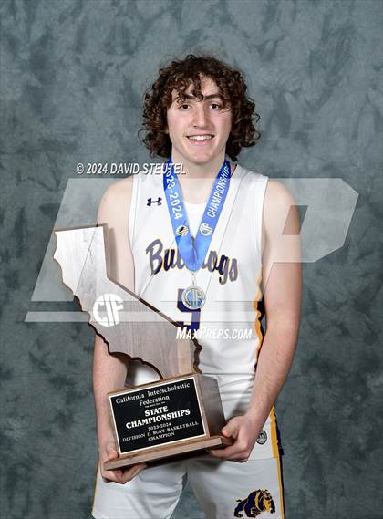 Thumbnail 1 in Oakland Tech (CIF State D2 Awards) photogallery.