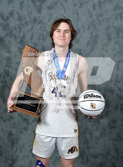 Thumbnail 1 in Oakland Tech (CIF State D2 Awards) photogallery.