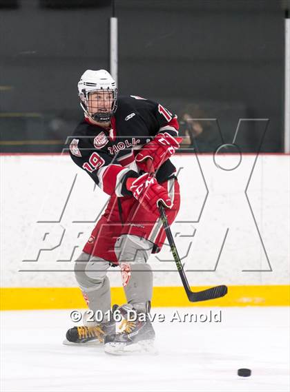 Thumbnail 2 in Catholic Memorial vs St. John's Prep photogallery.
