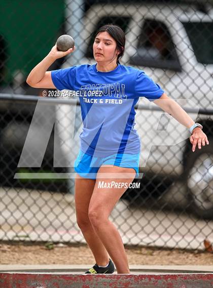 Thumbnail 3 in Eagle No Tax Relays (Shot Put) photogallery.